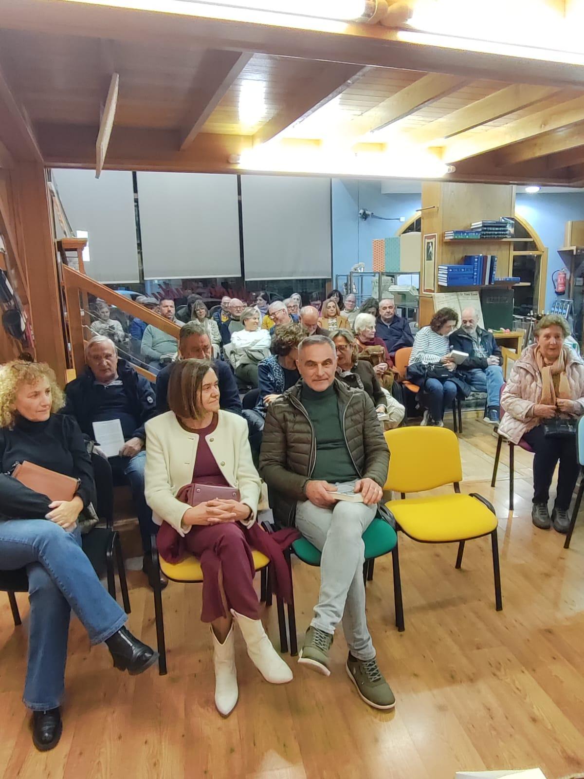 Público asistente a la presentación en la librería Treito.