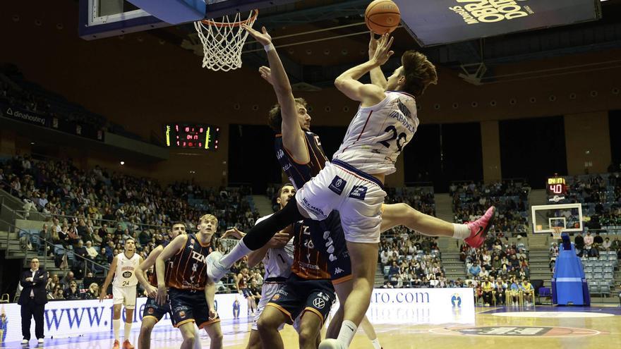 El Obradoiro arrasa con una victoria de equipo grande