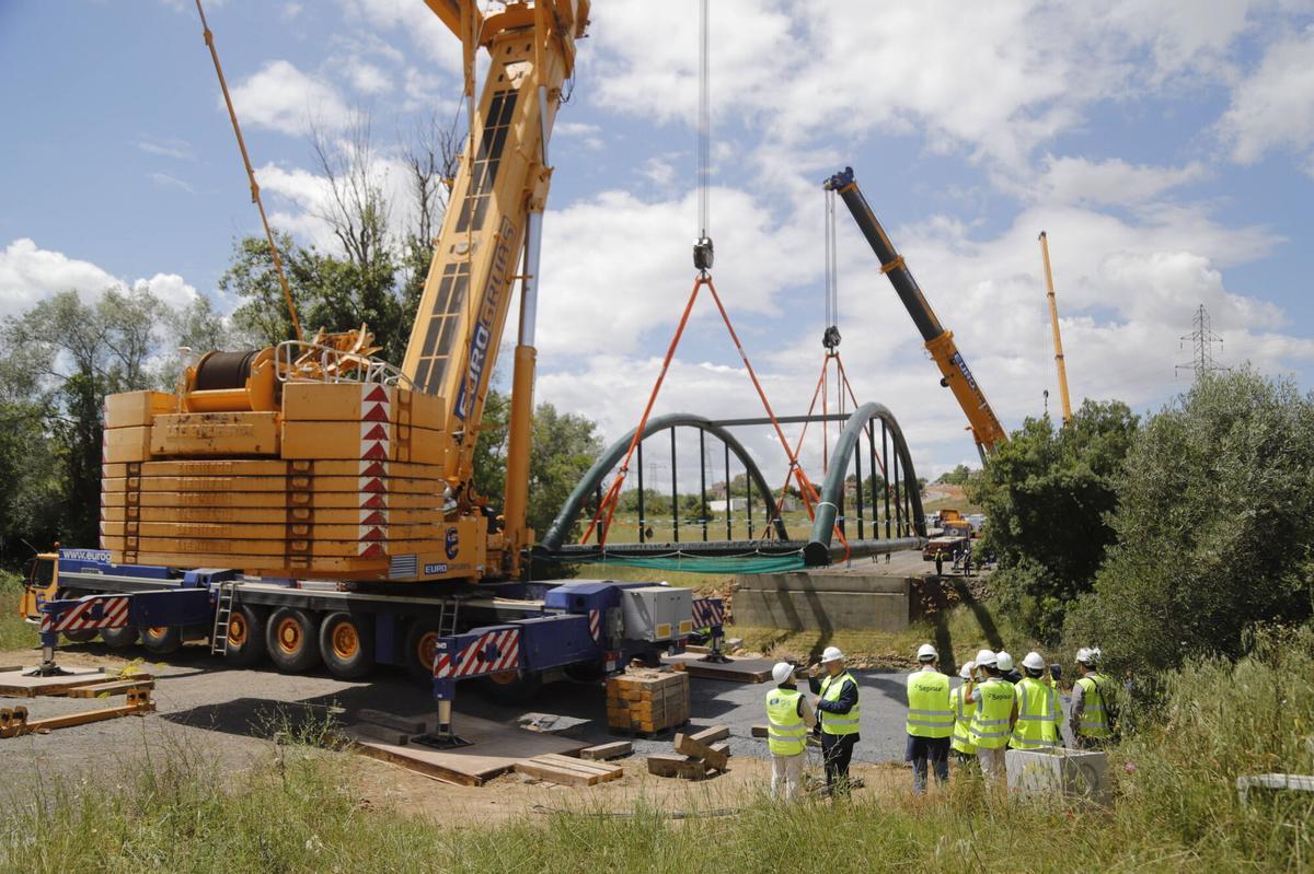 A.J.González Córdoba Obras puente de Alcolea urbanización El Sol colocación del tablero A.J.González Córdoba Obras puente de Alcolea urbanización El Sol colocación del tablero