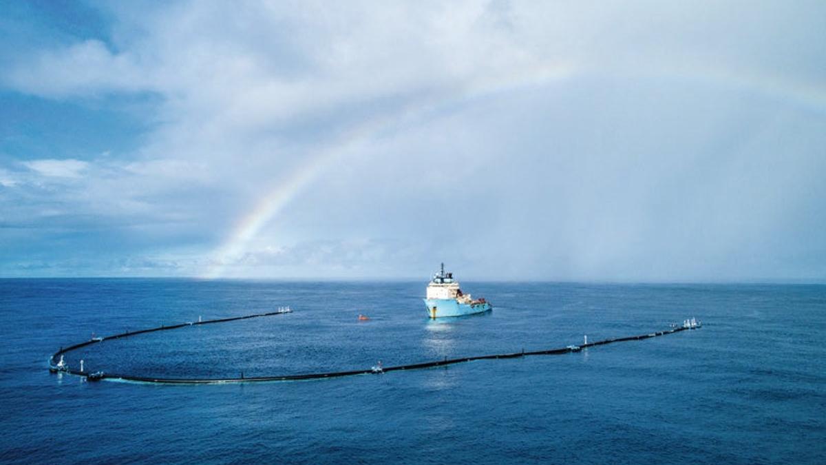 Prototipo del sistema de limpieza The Ocean Cleanup