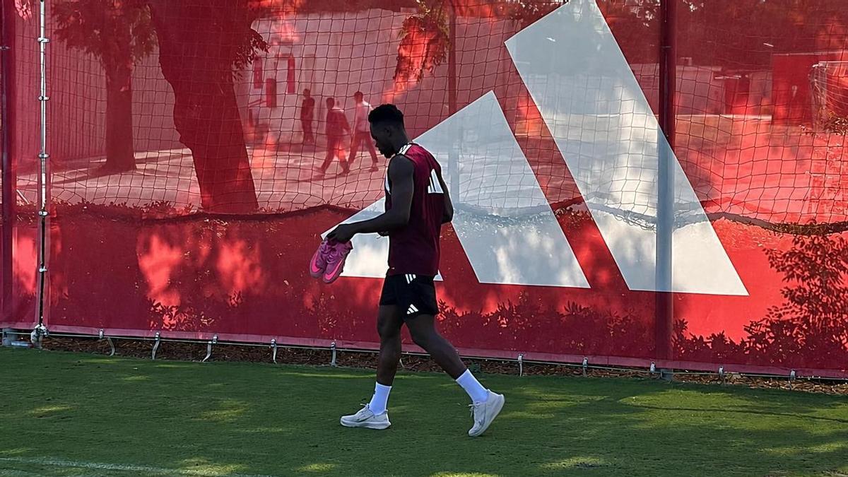 Akor Adams entrena este miércoles 15 de julio a disposición de Luis García Plaza esperando a que se resuelva su salida al Venezia
