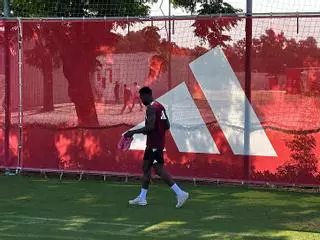Akor Adams suma una nueva sesión con el Sevilla de Luis García Plaza mientras resuelve su futuro