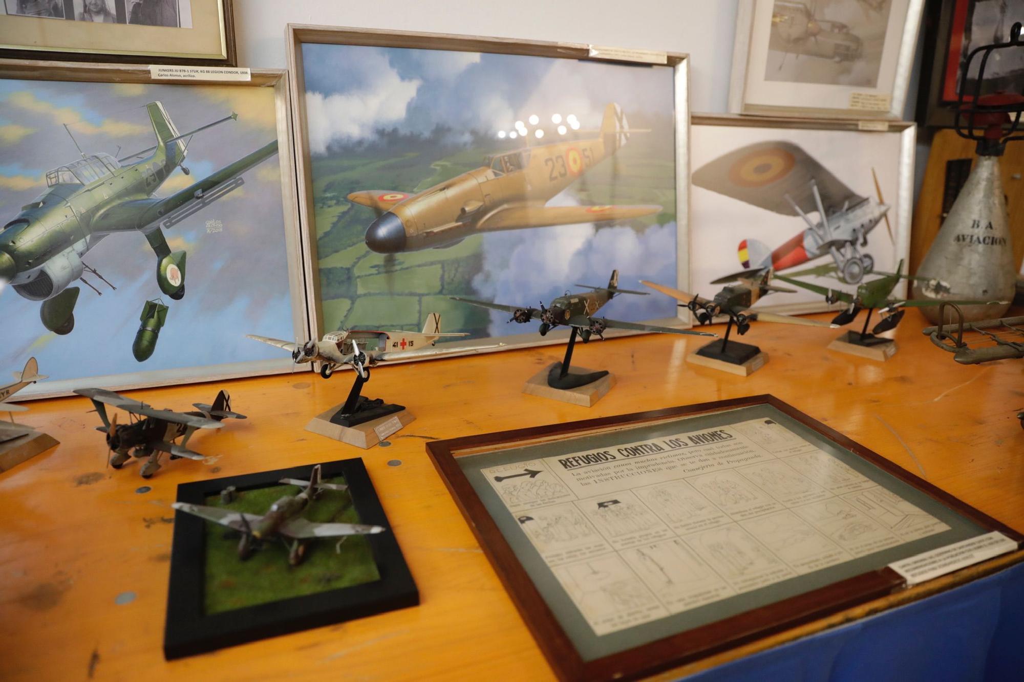 Una historia de la aviación en miniatura: así es la exposición de maquetas de la Delegación de Defensa