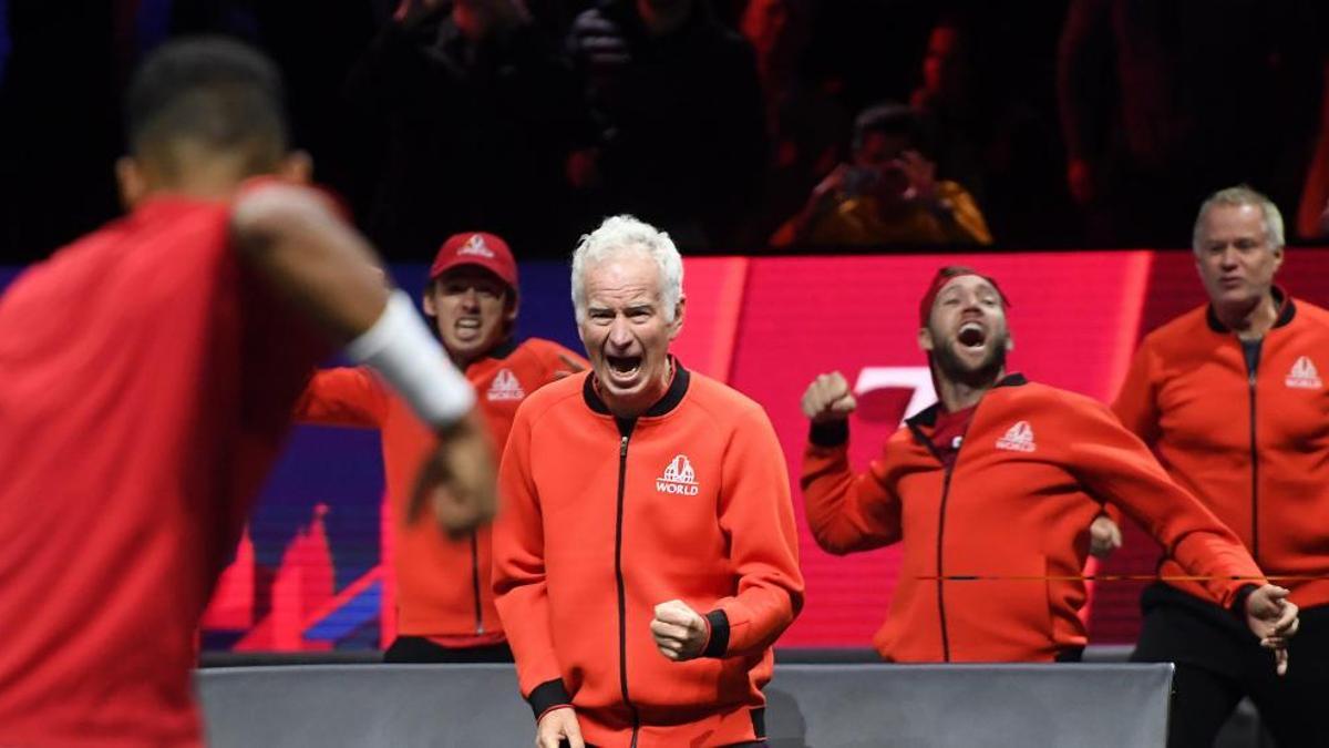 McEnroe celebra la victoria sobre Europa.