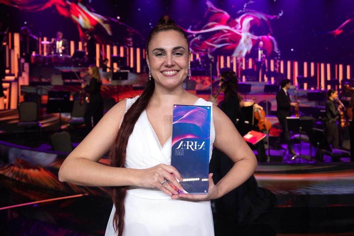 Klaudya en el programa 'Aria' con su primer premio