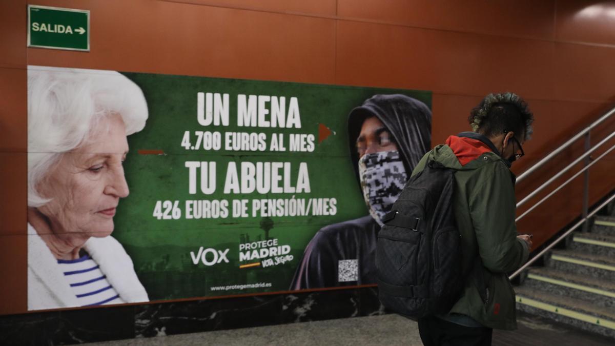 La Justicia avala el cartel de Vox contra los 'menas': "Son un problema social y político"