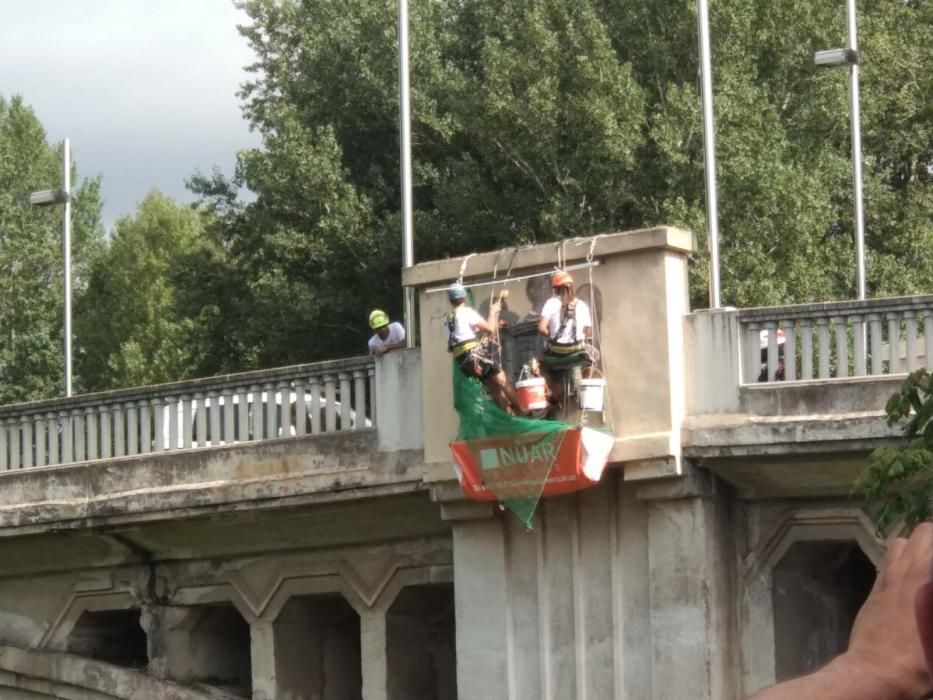 Retiren les àligues franquistes del pont de l'Aigua