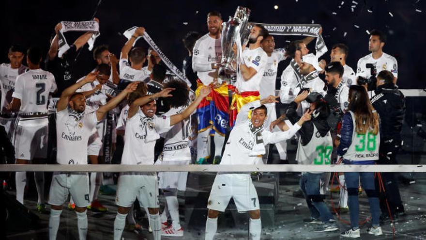 El madridismo enloquece en el Bernabéu con la fiesta de la 'Undécima'