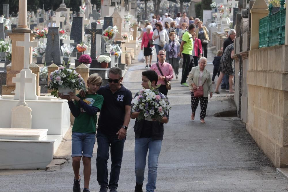 Los Remedios se llena de homenajes a los difuntos