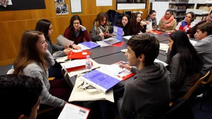 Un grup de treball durant l&#039;anterior edició de la Jornada de Filosofia a Girona.