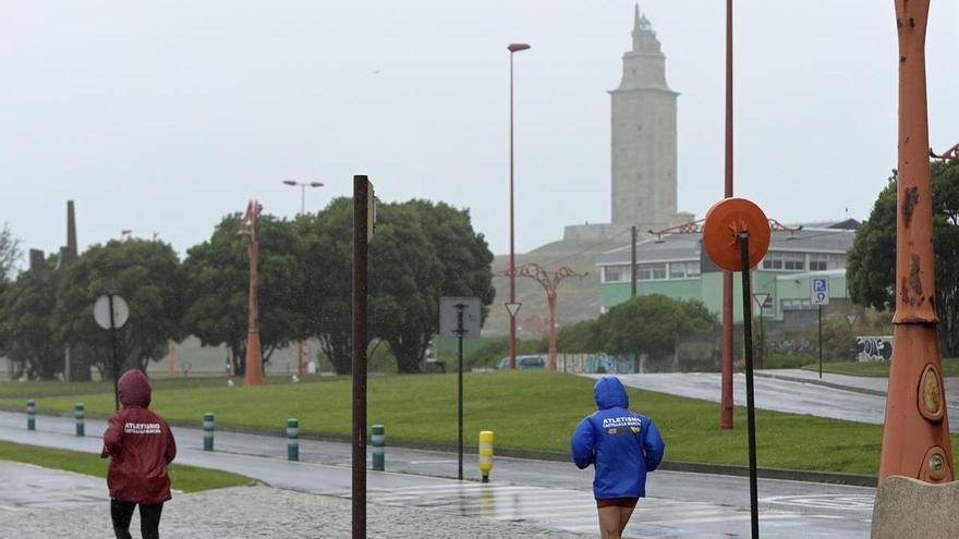 La alerta por viento y lluvia se eleva a naranja en Galicia este miércoles y jueves