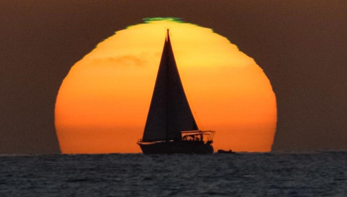 El Destello Verde. Refleja una espectacular puesta de sol, que se tomó desde la playa de Papagayo.  | | JUAN MÉNDEZ