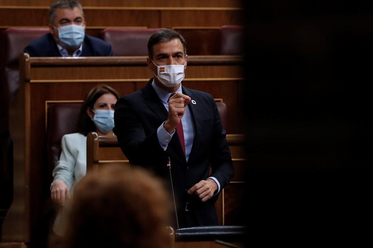 MADRID, 16/09/2020.- El presidente del Gobierno, Pedro Sánchez, durante su intervención en la sesión de control al Ejecutivo que se celebra este miércoles en el Congreso, en la que ha pedido al líder del PP, Pablo Casado, que ponga fin a 30 años del Partido Popular incumpliendo las leyes y demuestre que la formación que dirige no es la misma que la de José María Aznar y Mariano Rajoy. EFE/ J.J. Guillén