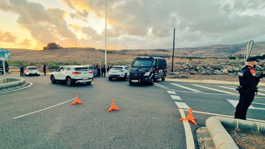 Operativo de control de la Policía Canaria en zona turística del sur de Gran Canaria