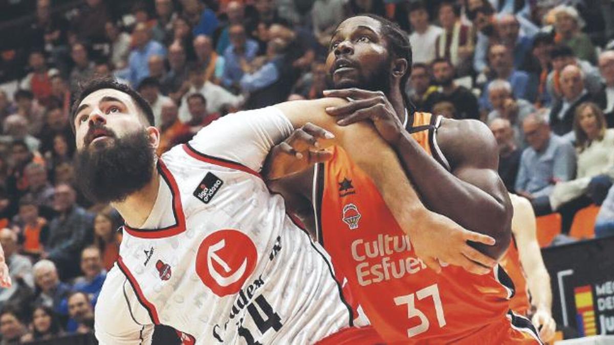 El Valencia Basket visita al Casademont Zaragoza en el que milita el montenegrino y extaronja Bojan Dubljevic.
