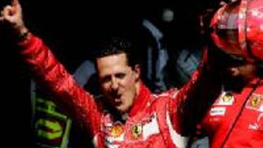 Schumacher logra la ´pole´ número 66 y supera a Senna