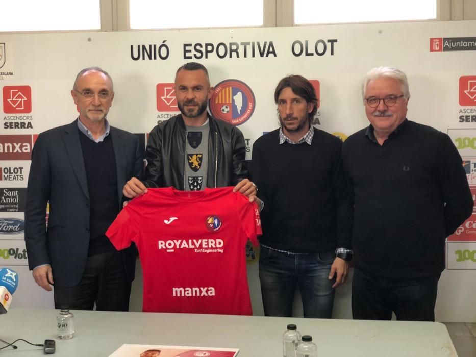 Presentació d'Eloi Amagat com a nou jugador de l'Olot