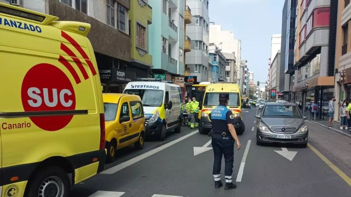 El pasajero que consiguió parar la guagua: "Iba hacia la acera que estaba llena de gente"