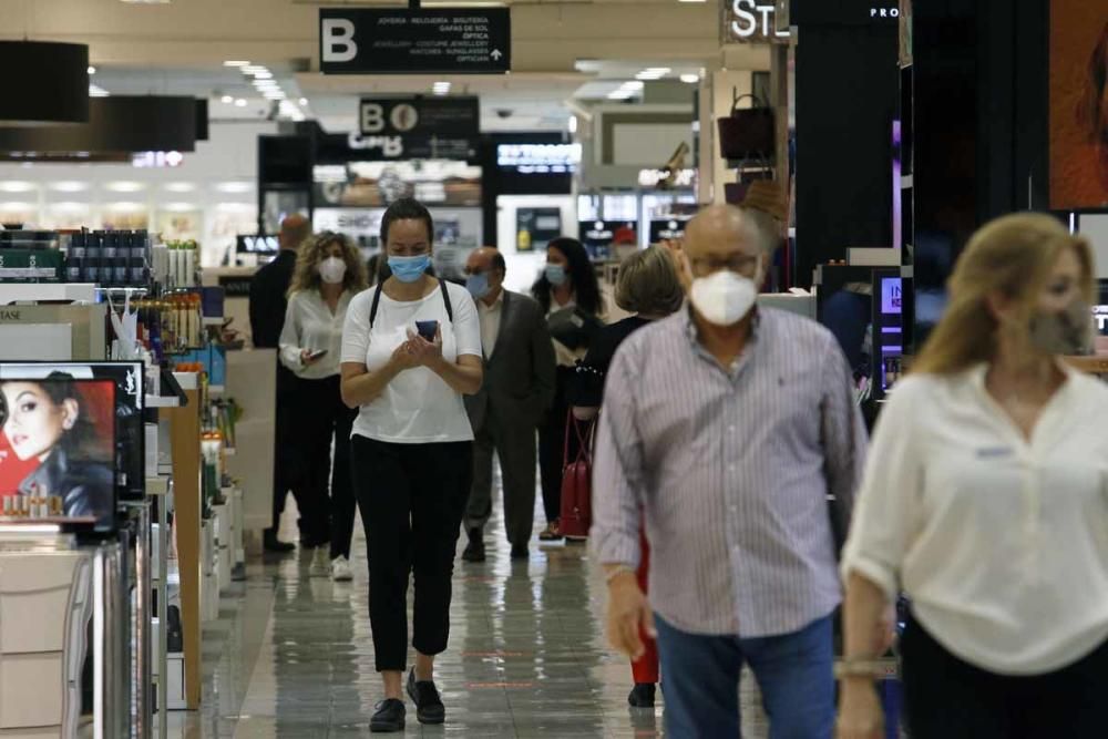 Lunes, 1 de junio | Abren en Málaga los centros comerciales