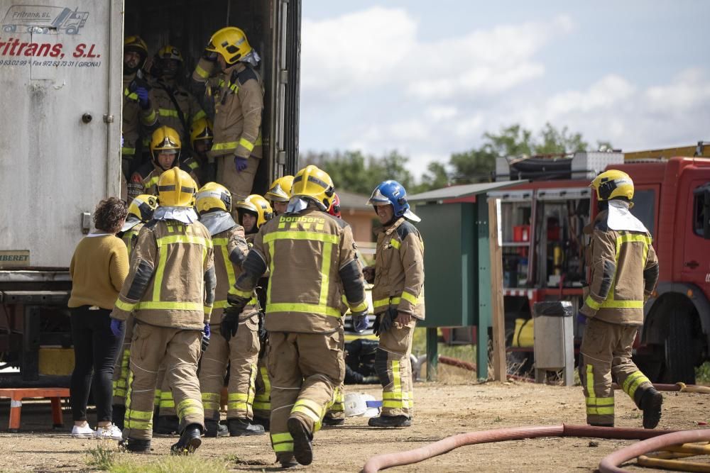 Simulacre d''accident amb drons a l''aeroport.