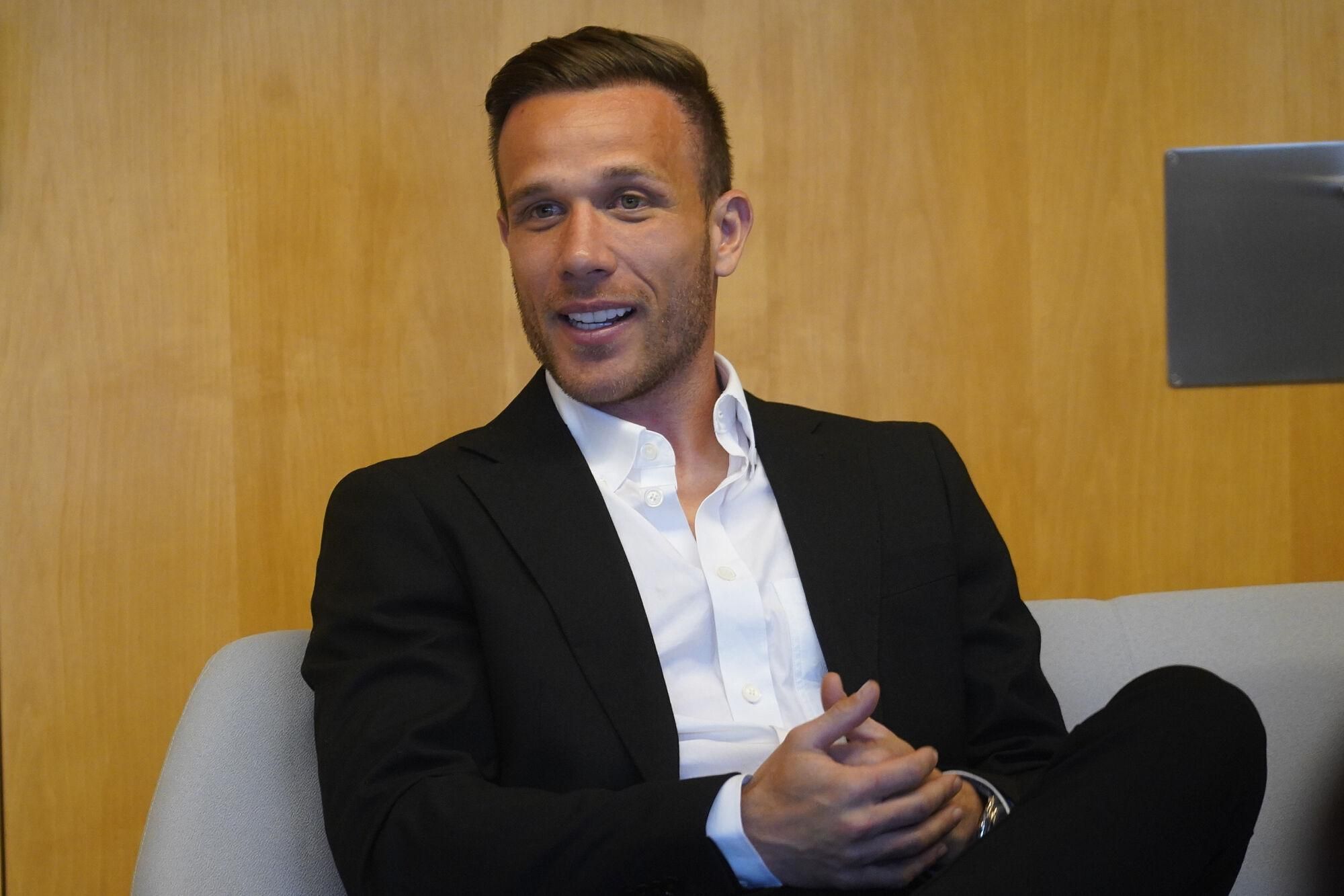 Girona seu Caixabank carrer de la Creu trobada Arthur Melo i Gazzaniga amb aficionats Meet and Green