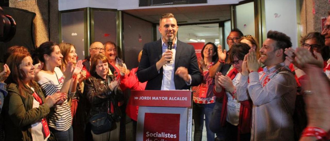 La ola socialista llega a los municipios