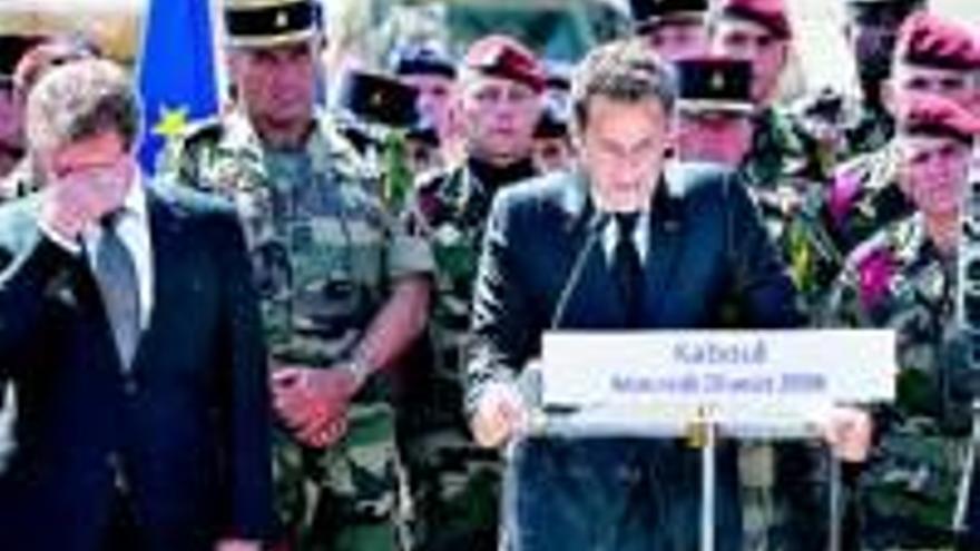 La oposición insta a Sarkozy a revisar su plan en Afganistán