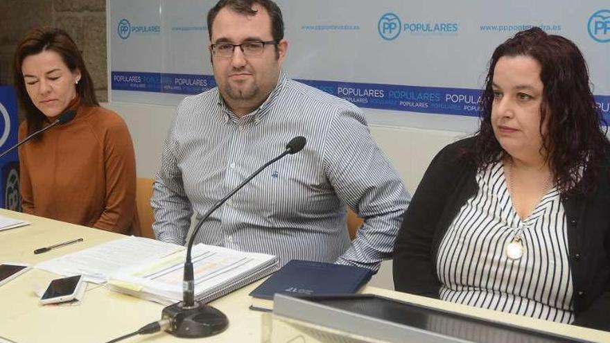 Los portavoces del PP, en su comparecencia de ayer. // Rafa Vázquez