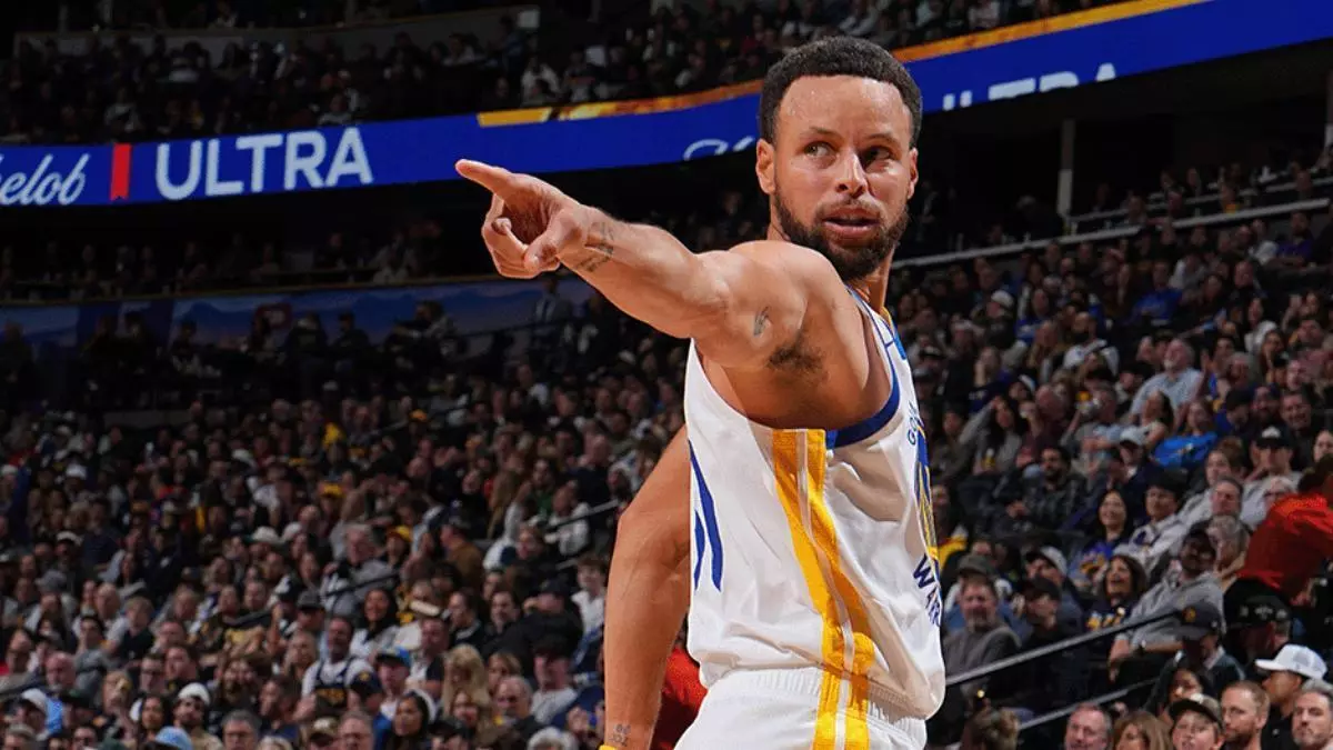 El mundo se rinde al eterno Stephen Curry, el mayor 'showman' de la NBA: "Cuando tienes noches así en que el balón no para de ir dentro..."