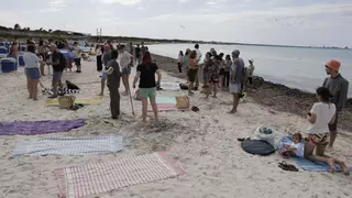 Masificación turística en Mallorca: El movimiento 'Ocupemos nuestras playas' se estrena en Sa Ràpita