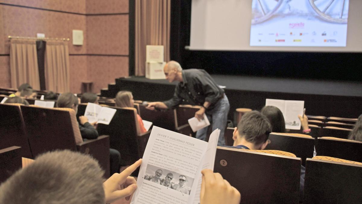 La sesión 'Un día de cine', con escolares de primaria y secundaria, proyectará 'la vida de calabacín'.