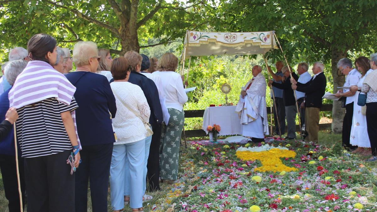 GALERÍA I Procesión del Sacramento en San Martín de Castañeda