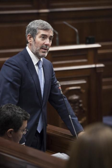 Pleno en el Parlamento de Canarias