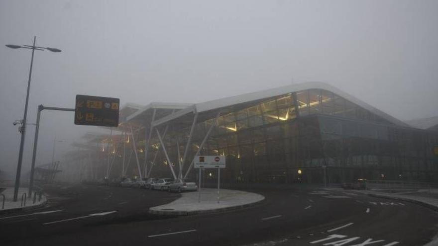 AENA retrasa otra vez el sistema antiniebla del aeropuerto