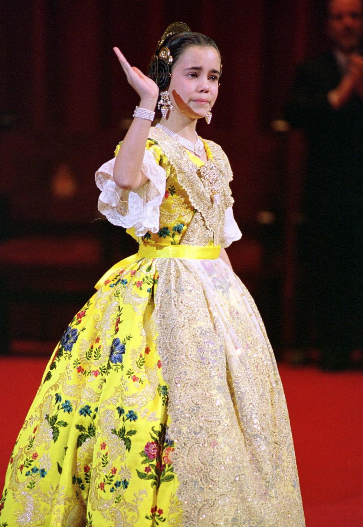 2002. Alba Cervera. Amarillo