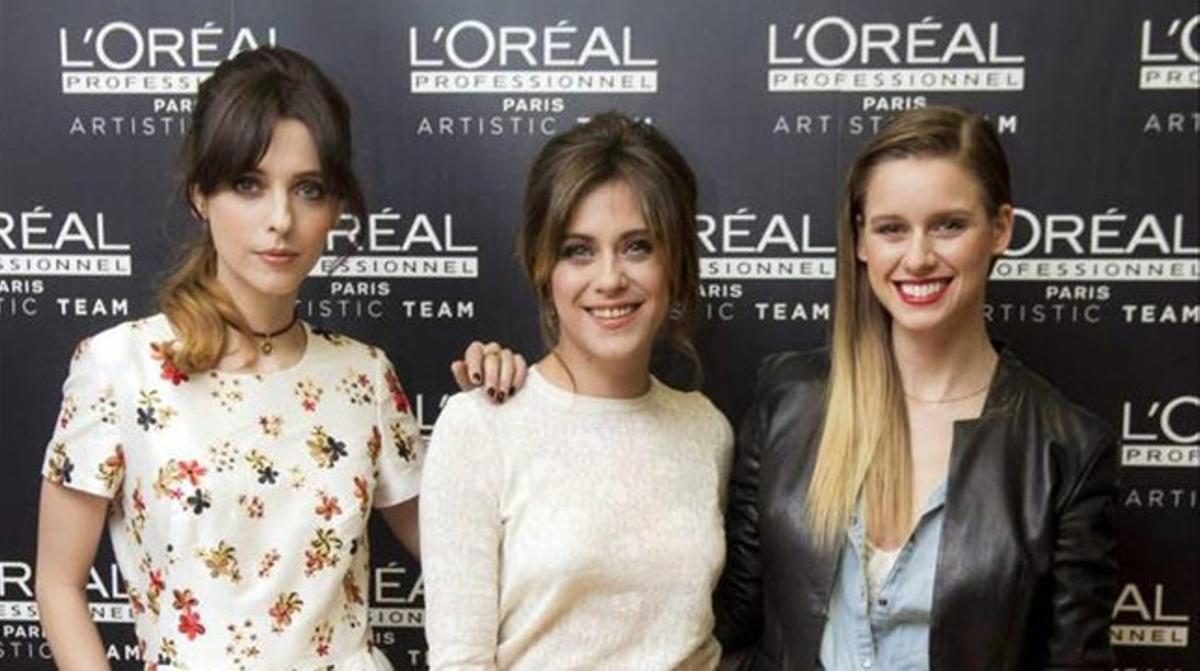 De la mà de L’Oréal, Leticia Dolera, Manuela Vellés i María León han presentat una sèrie de pentinats de cara als Goya. De la mà de L’Oréal, Leticia Dolera, Manuela Vellés i María León han presentat una sèrie de pentinats de cara als Goya.