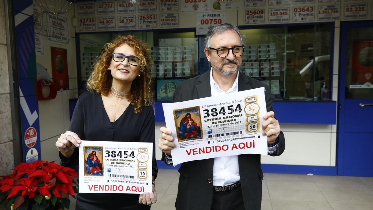 La Lotería del Rosario en la calle Don Jaime de Zaragoza ha repartido un quinto premio
