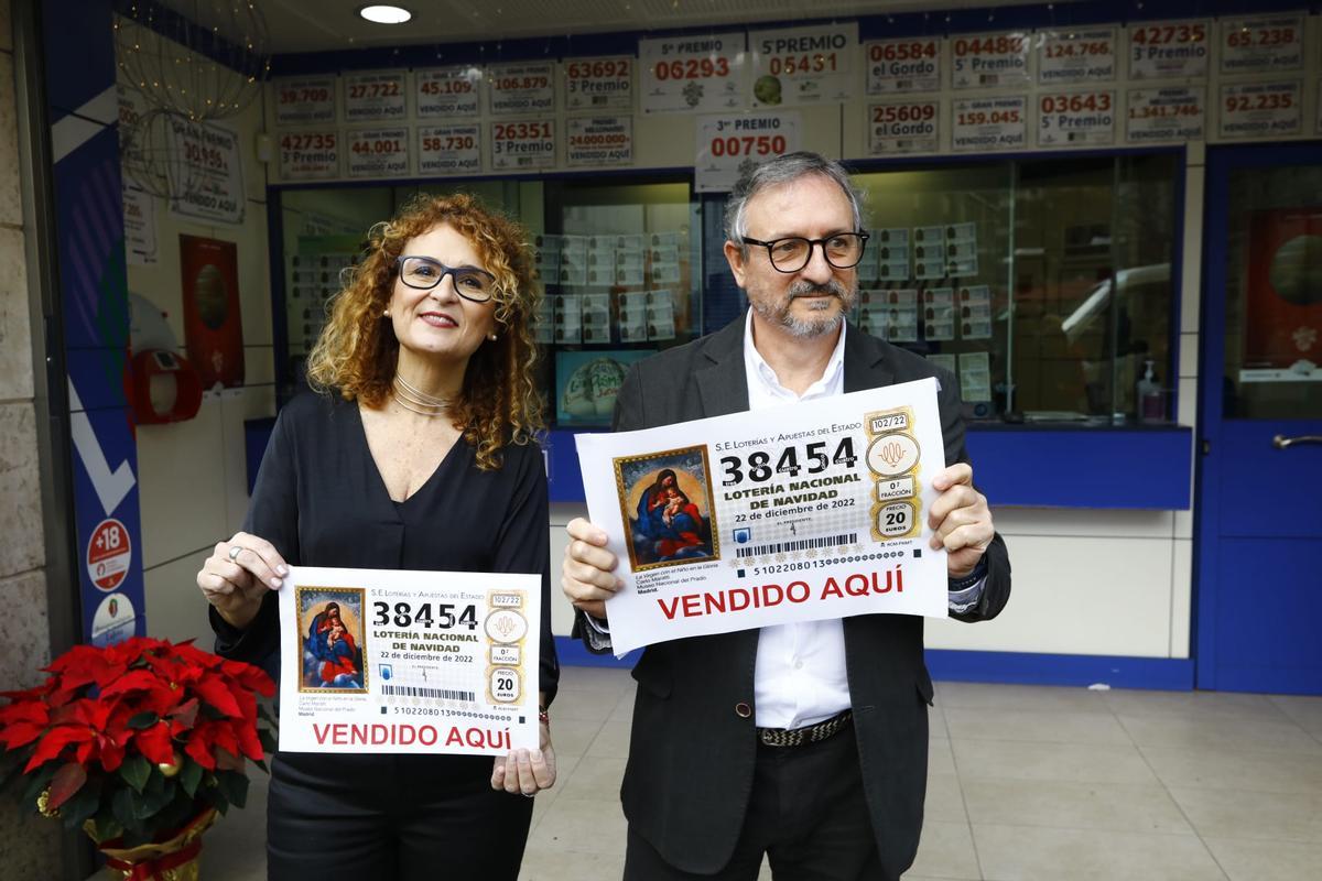 La Lotería del Rosario en la calle Don Jaime de Zaragoza ha repartido un quinto premio