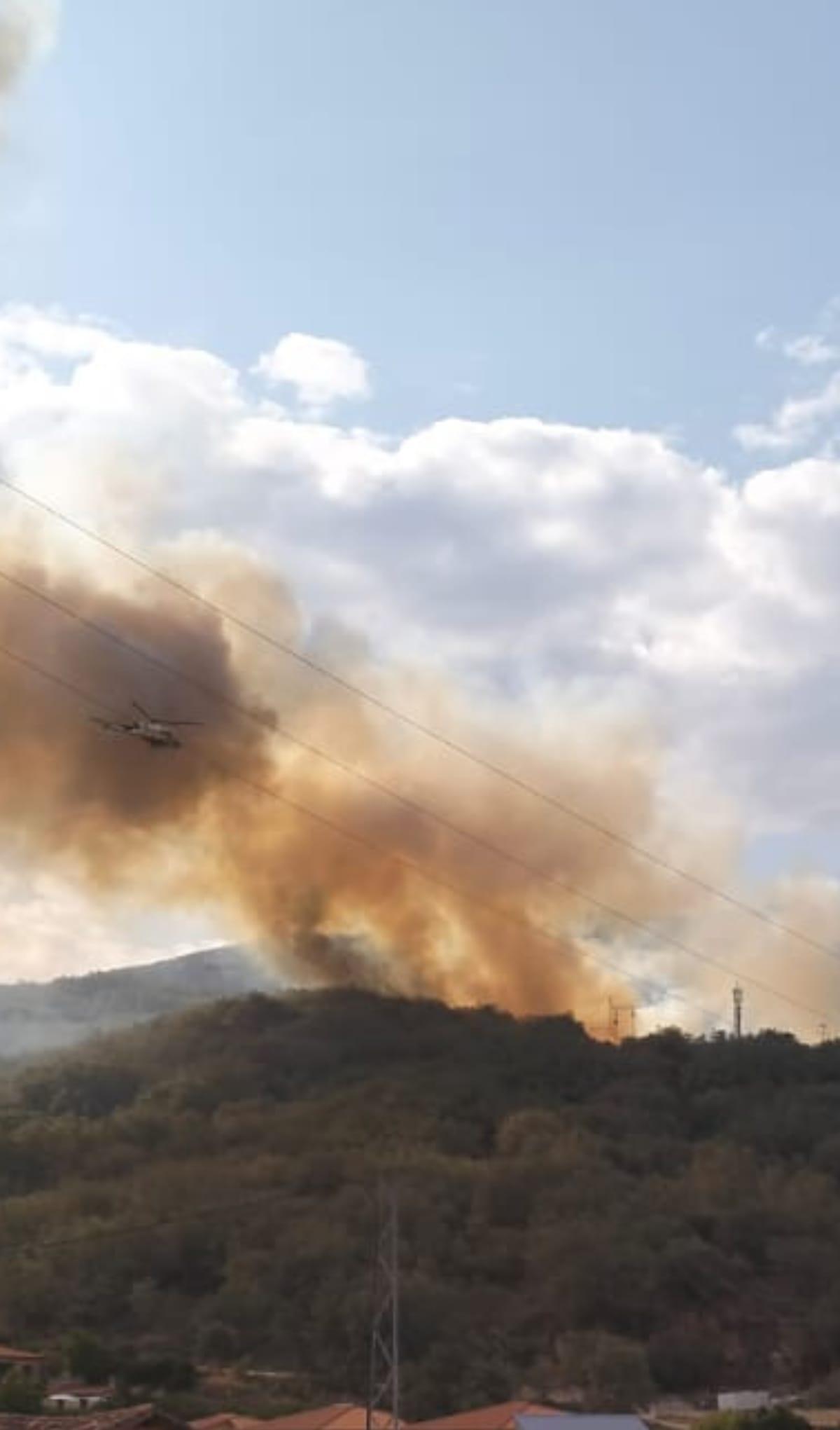 Imagen del incendio en Cuacos de Yuste.