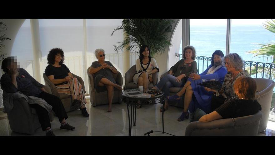 "Desnudas de prejuicios, vestidas de verdad", el documental íntimo de siete mujeres frente al patriarcado de Esmeralda Marugán