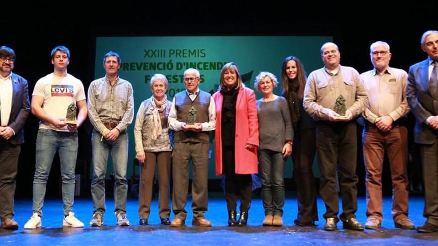 La presidenta de la Diputació de Barcelona, Núria Marín; amb tots els premiats de l&#039;edició 2019