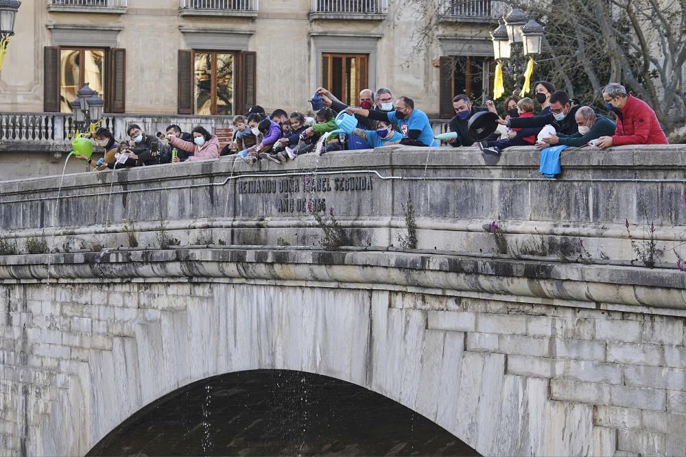 «Palanganada» al pont de Pedra per reivindicar un major cabal al Ter