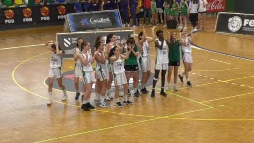 Las jugadoras celebran el triunfo