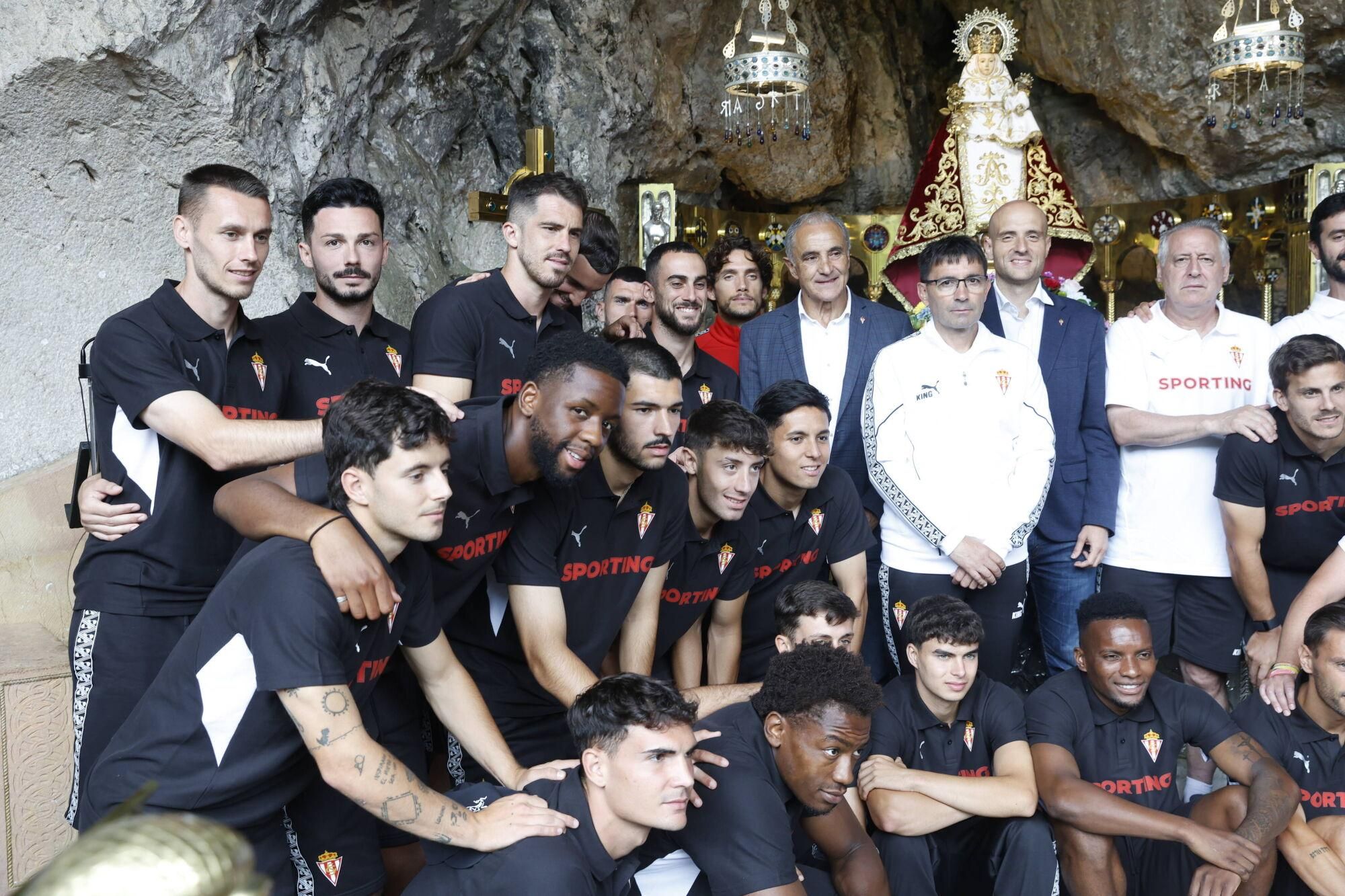 EN IMÁGENES: Visita del Sporting a La Santina en Covadonga