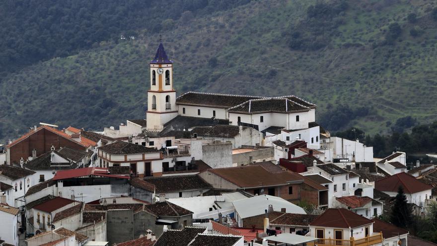 Yunquera y El Burgo, consternados tras la detención del sacerdote que les daba misa