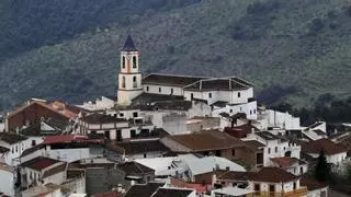 Yunquera y El Burgo, consternados tras la detención del sacerdote que les daba misa