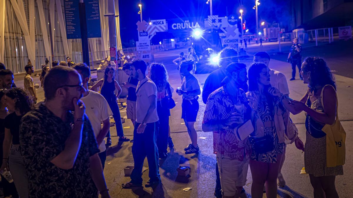 Desconcert i aglomeracions a la sortida del Cruïlla pel tall de metro i tramvia a Barcelona