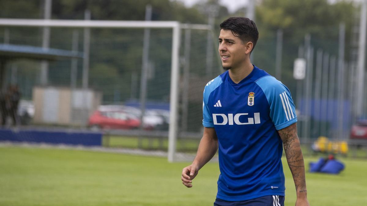 Colombatto durante su primer entrenamiento con el Real Oviedo