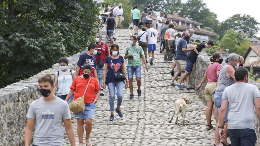 Turistas en Cangas de Onís