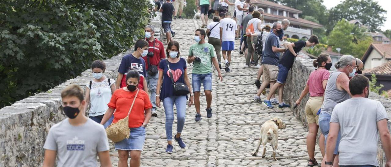 Turistas en Cangas de Onís